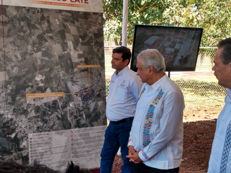 AMLO supervisa obras de mejoramiento urbano en BADEBA