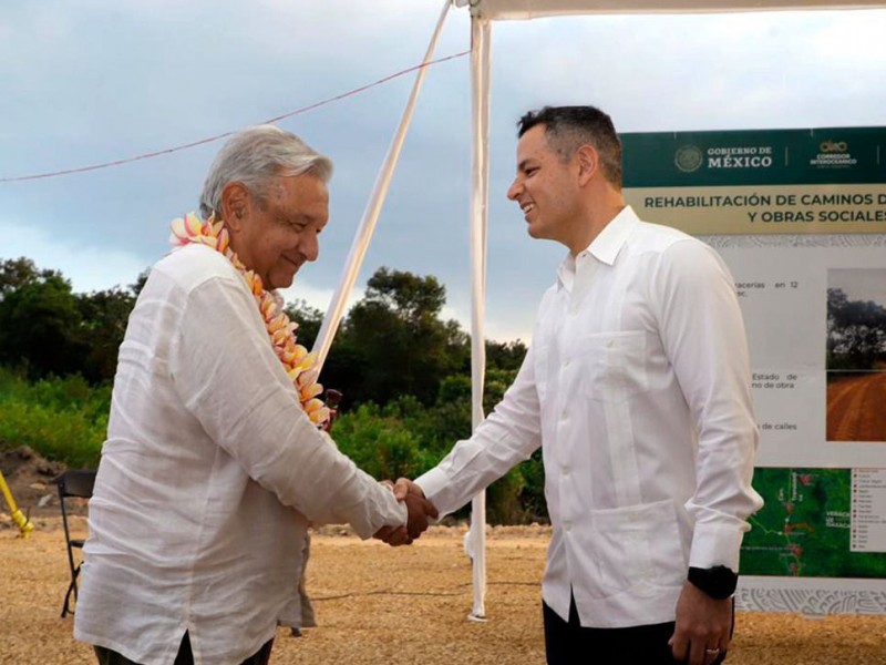 AMLO supervisa obras en Palomares