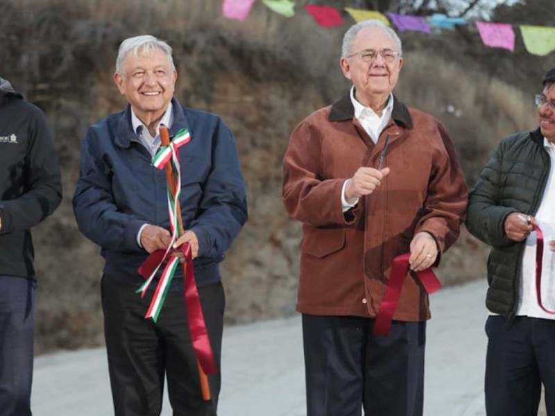 AMLO visita municipio más pobre de México