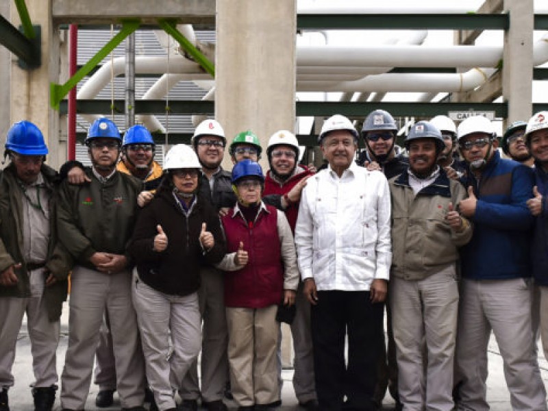 AMLO visita refinería de Tamaulipas para evaluar trabajos de modernización