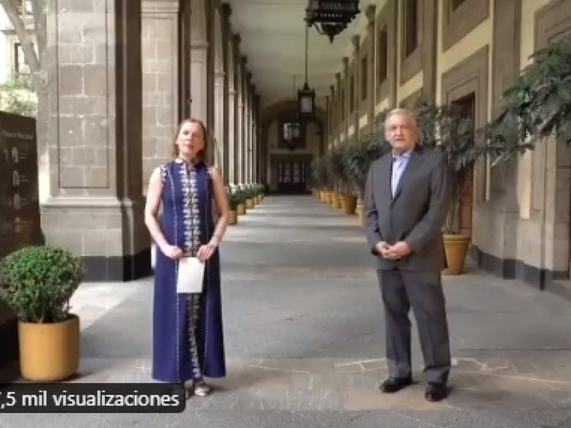 AMLO y Beatriz Gutiérrez Müller felicitan a las mamás