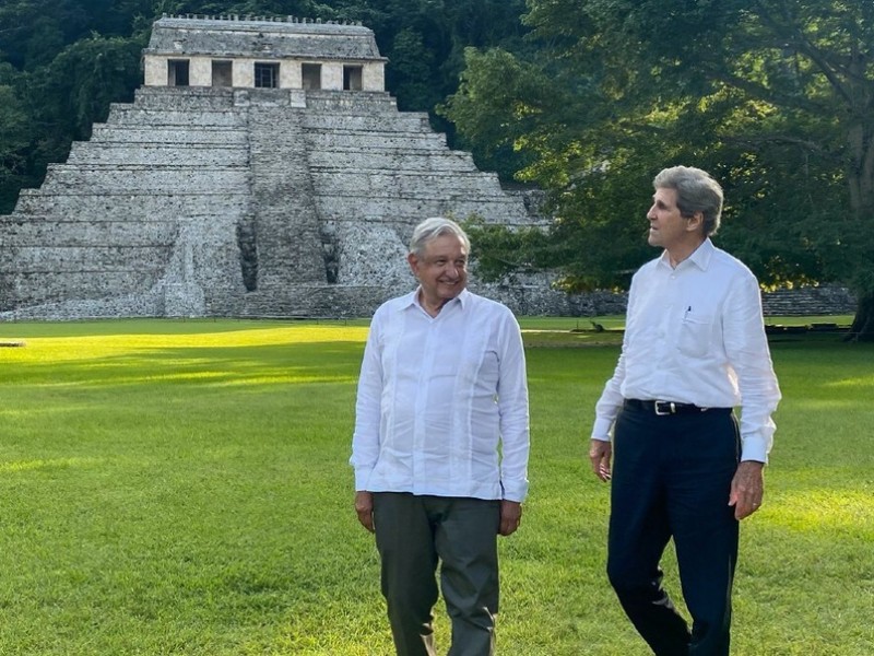 AMLO y John Kerry se reúnen en Palenque, Chiapas