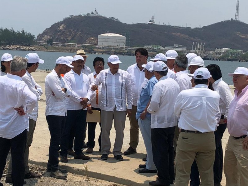 AMLO y MURAT recorren instalaciones de API SalinaCruz