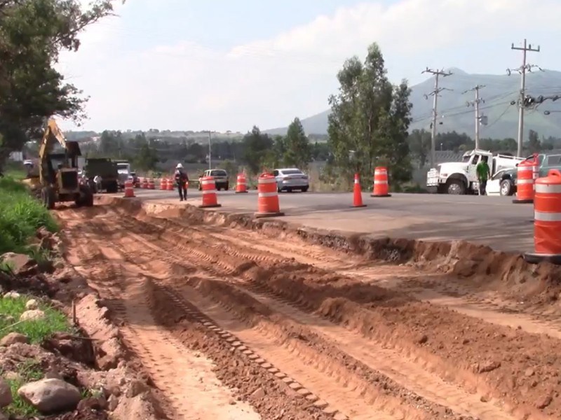 Amplían a cuatro carriles acceso al entronque Acatlán