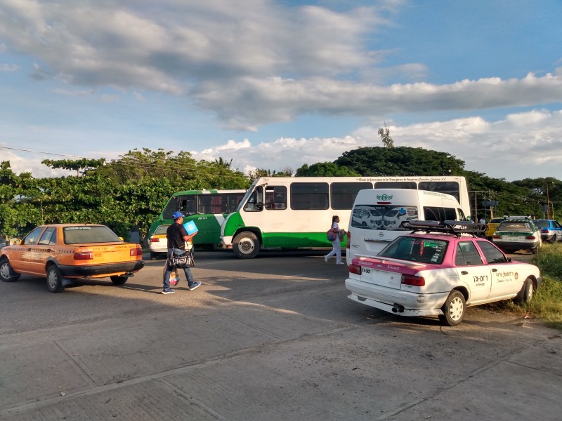 Amplían protestas para exigir reparación de carretera