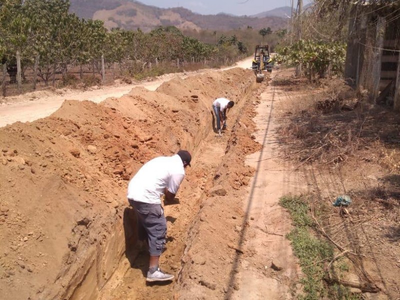 Amplían red de agua potable en Coacoyul