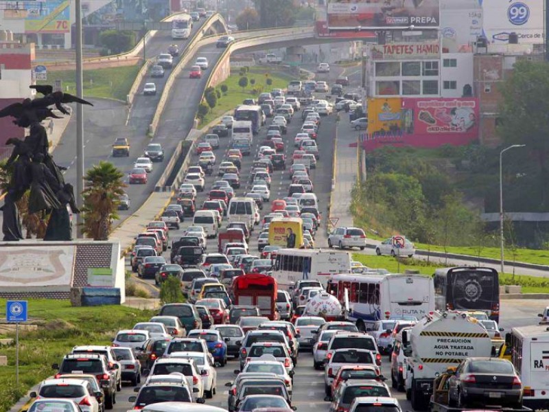 Analiza Gobierno de Puebla aplazamiento de reemplacamiento y control vehicular