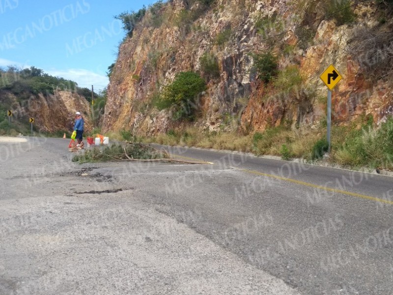 Analizan autoridades construcción de reductores de velocidad