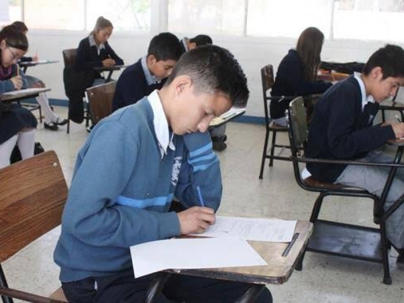 Analizan becas para alumnos de primaria en 2021