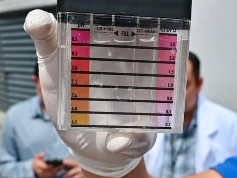 Analizan calidad del agua mediante muestras aleatorias