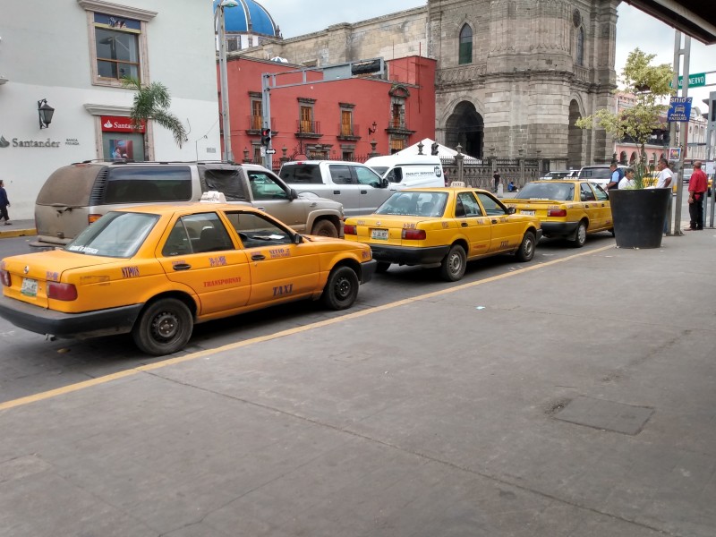 Analizan remover bases de taxi del centro histórico