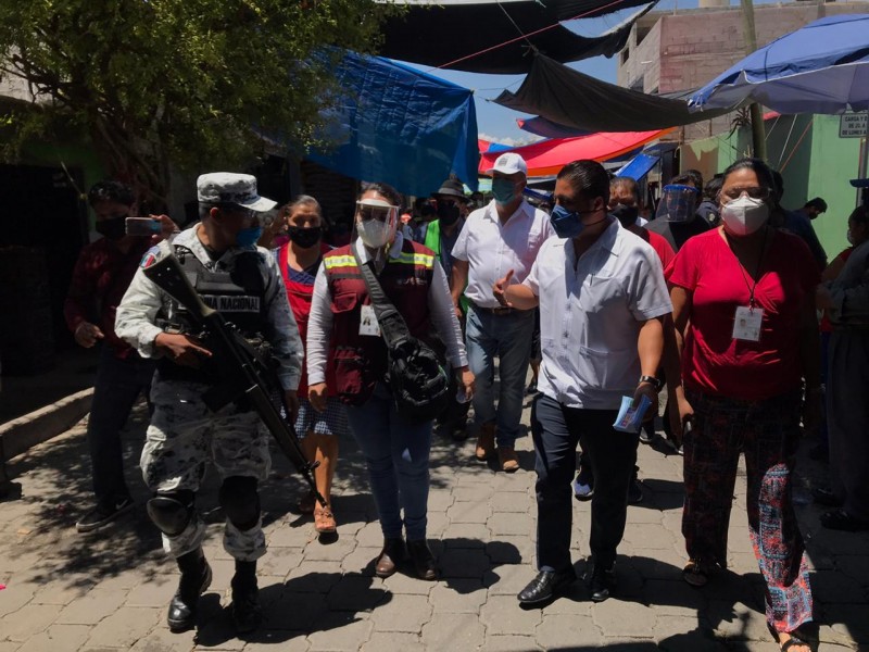 Analizan restringir en paso en el mercado la Purísima