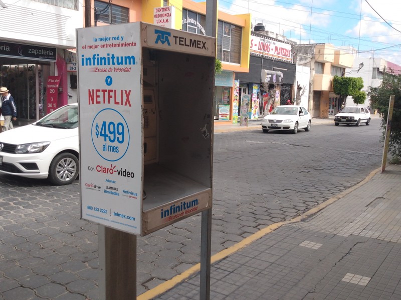 Analizan retiro de teléfonos públicos obsoletos