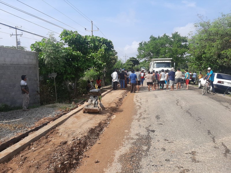 Andador peatonal causa división en comunidades de Tehuantepec