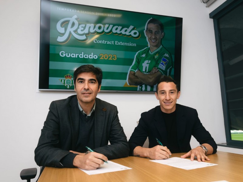 Andrés Guardado renovó contrato con el Betis