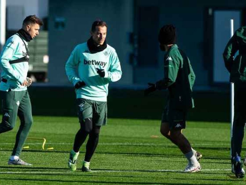 Andrés Guardado supera el COVID-19