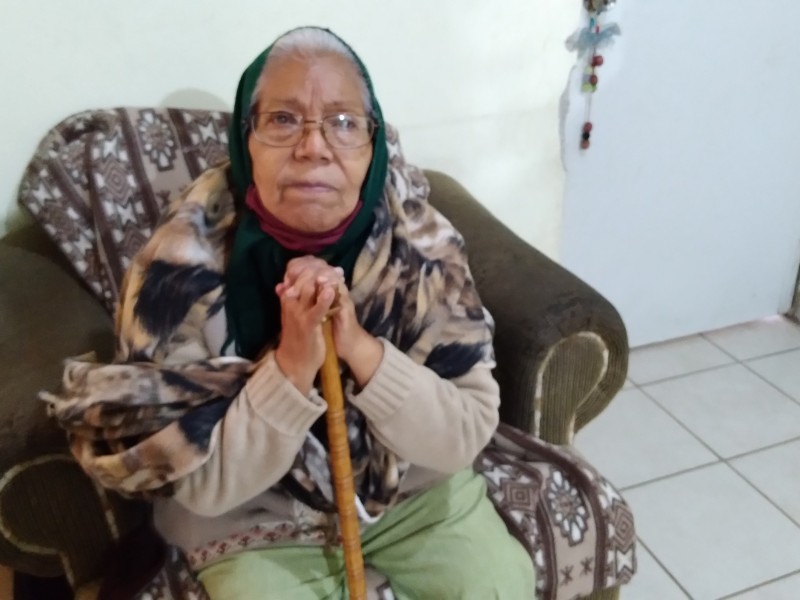 Angelina de 75 años, pide apoyo para comprar medicamentos