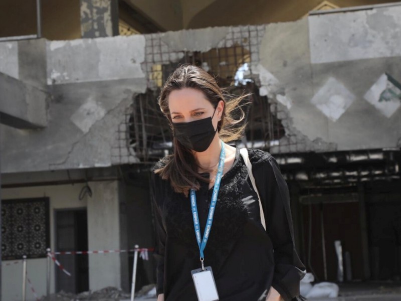 Angelina Jolie visita el Yemen en apoyo a la paz