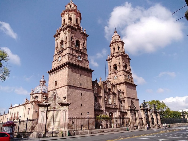 Ante aumento de contagios,  Iglesia podría reducir aforos