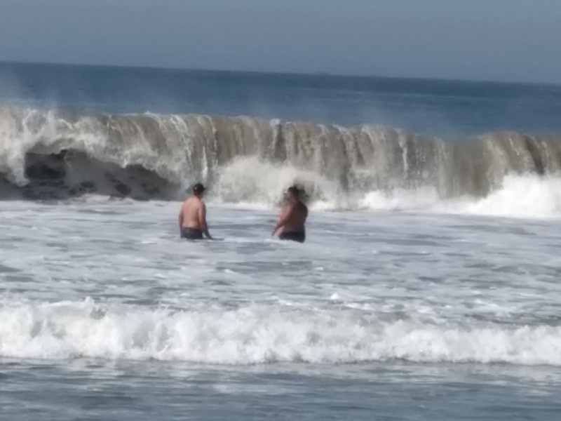 Ante corrientes de retorno, necesario respetar banderolas en playas: Rescatista