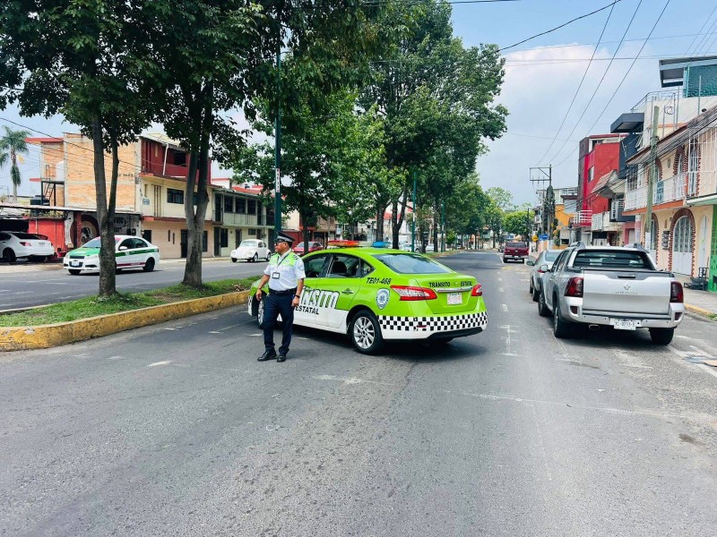 Ante desabasto de agua por 15 días, bloquean avenida