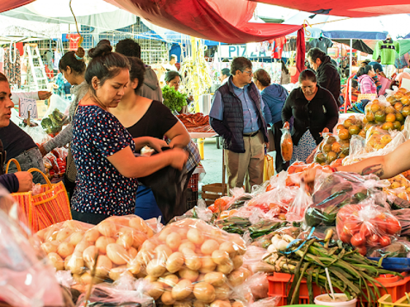 Ante desempleo buscan un lugar en tianguis