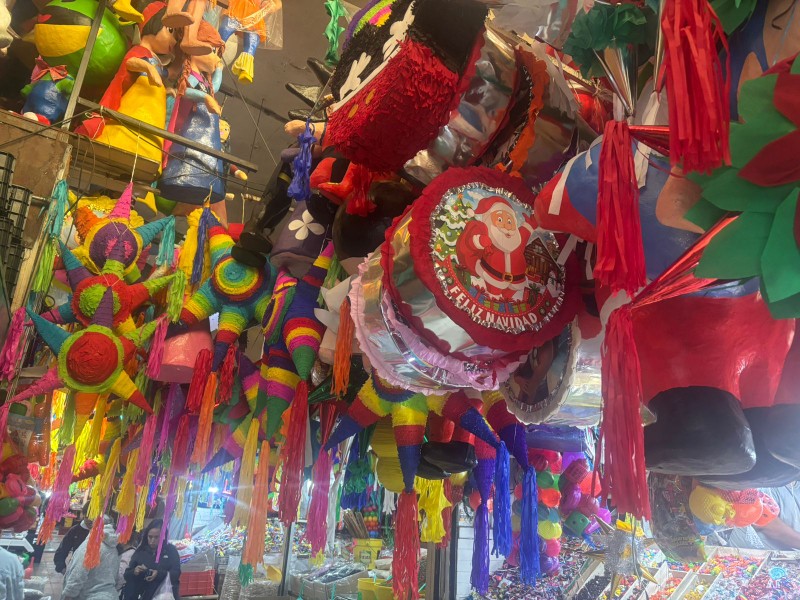 Ante inicio de las posadas incrementa afluencia de familias en mercados