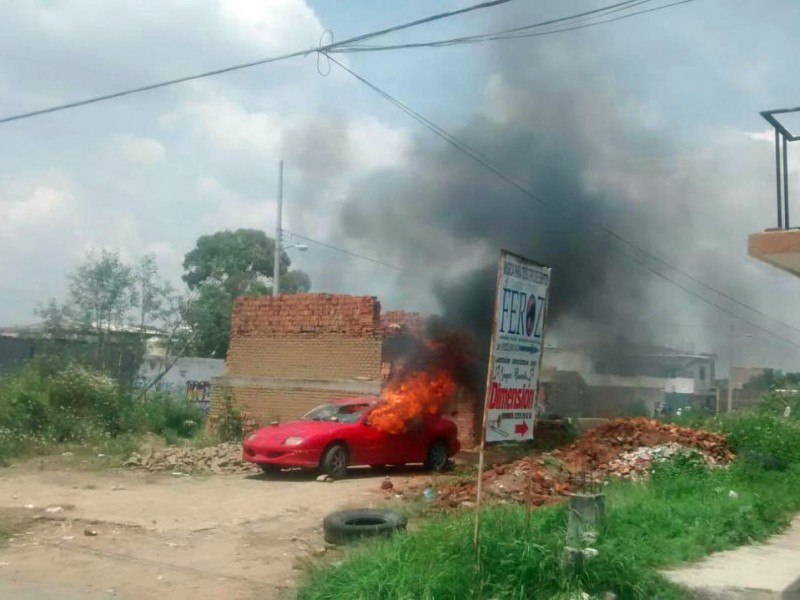 Ante inseguridad queman auto en Tepontla