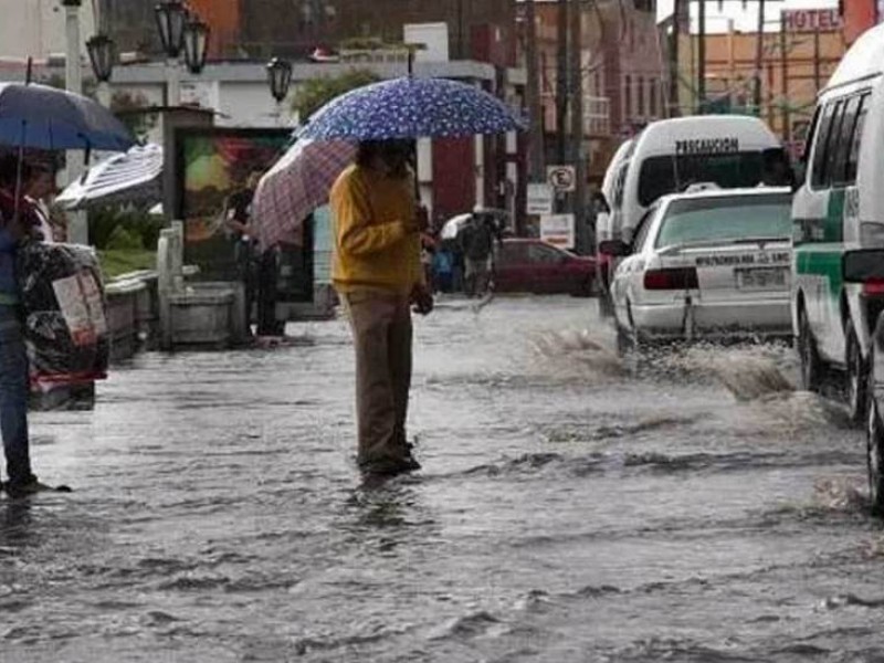 Ante lluvias piden a población extremar precauciones