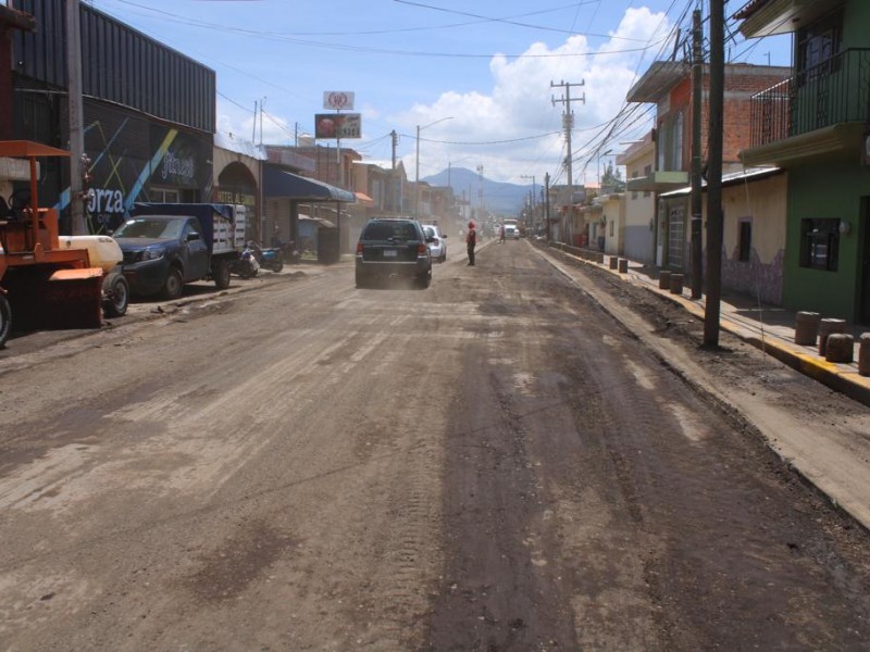 Ante solicitud ciudadana, avanza pavimentación en avenida Juárez Zamora
