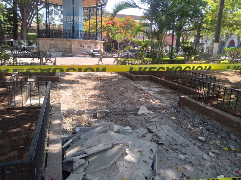 Ante solicitudes ciudadanas, arranca remodelacion de plaza principal de Zamora
