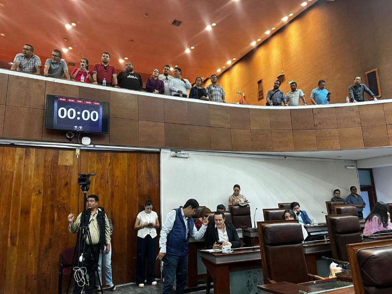 Ante crisis en salud; médicos piden intervención de diputados locales