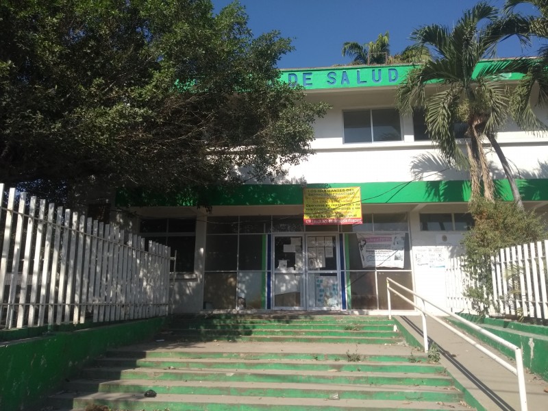 Antiguo centro de salud en el abandono