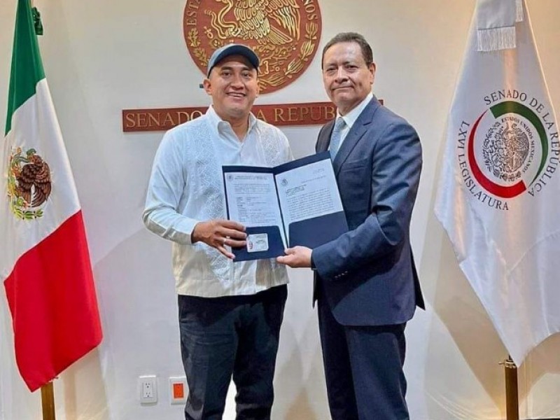 Antonino Morales Toledo se registra como Senador