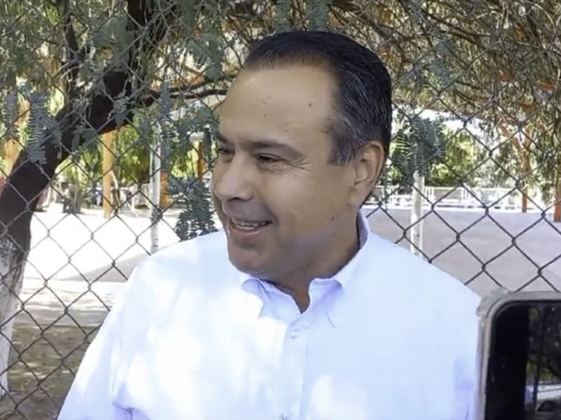 Antonio Astiazarán emite su voto