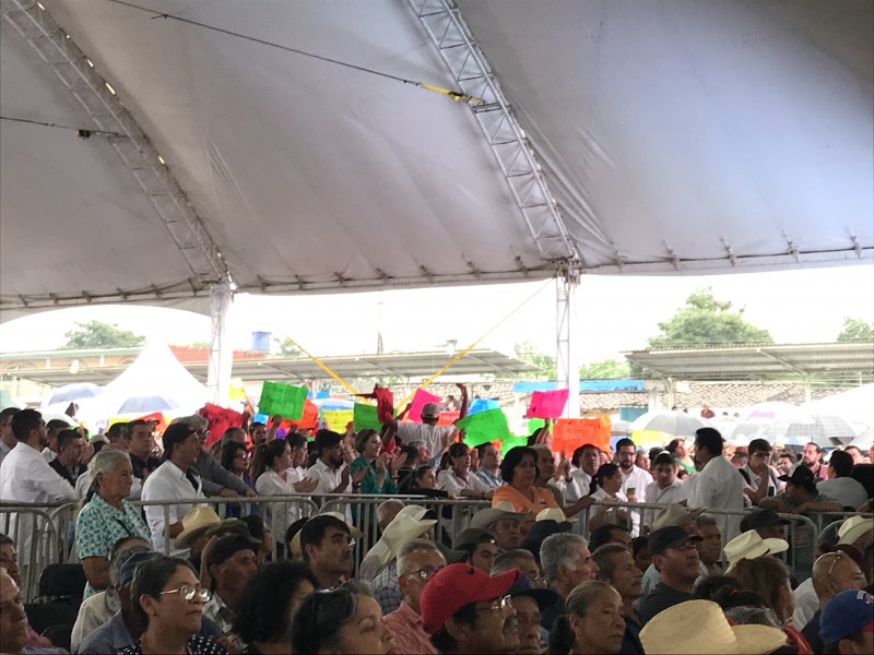 Antorcha Campesina protesta en evento de Obrador