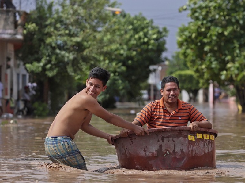 AMLO apoyará a damnificados de Nayarit