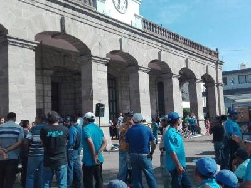 Anuncia Ayuntamiento Tepic pago de prima vacacional y recorte presupuestal