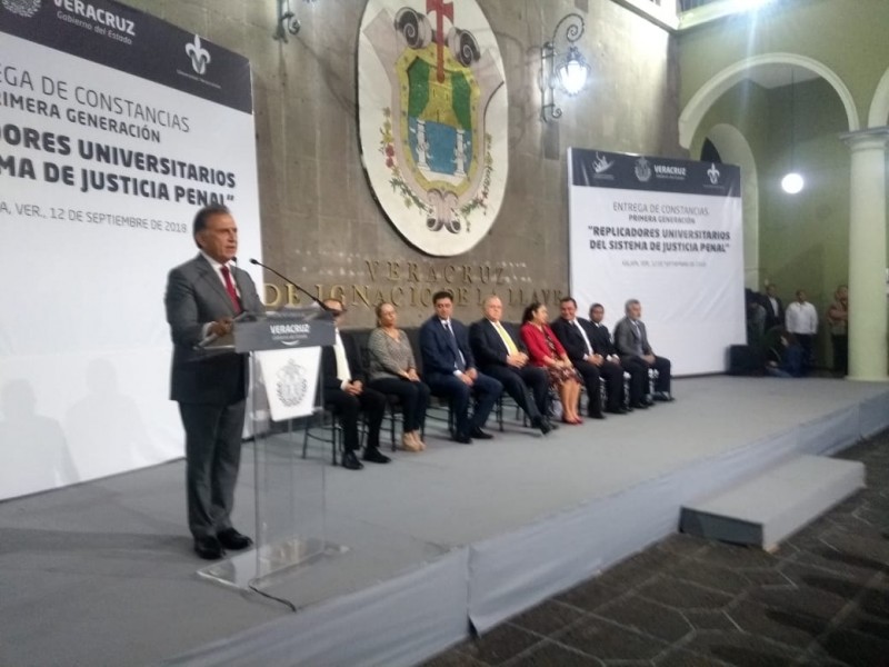 Anuncia Gobernador centro integral para mujeres