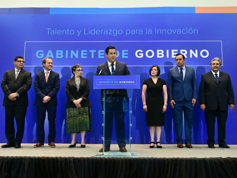 Anuncia Sinhué nuevos integrantes de su gabinete