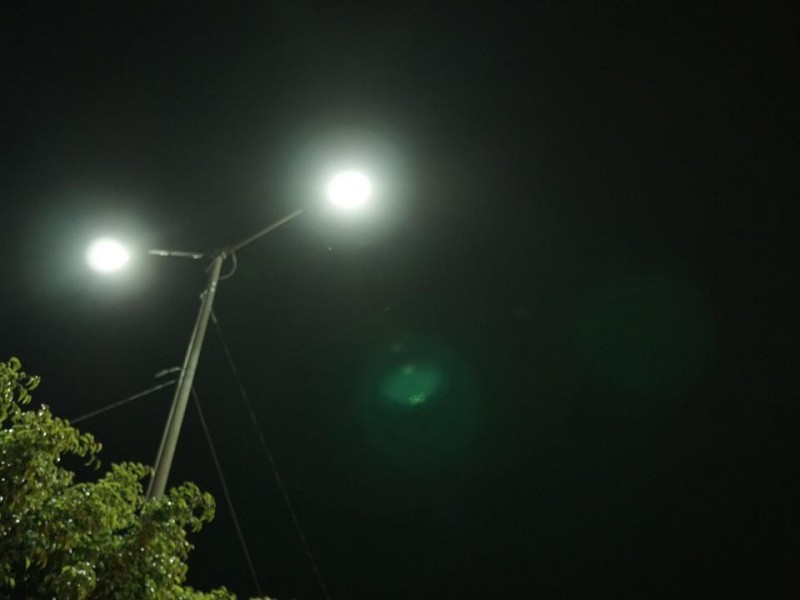 Anuncian cambio de luminarias en alumbrado público.