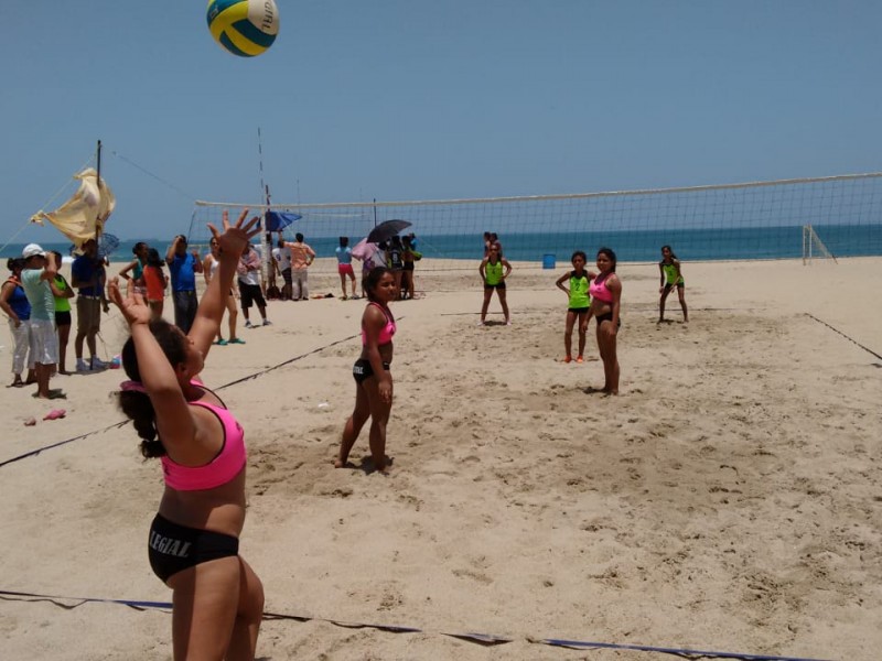 Anuncian campeonato infantil y juvenil de voleibol playero