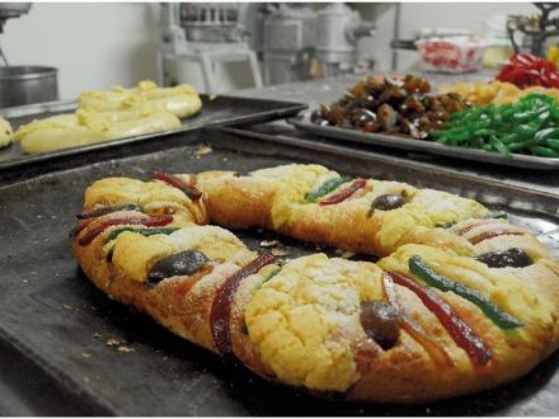 Anuncian expo-venta de Rosca de Reyes en jardín de VdeA