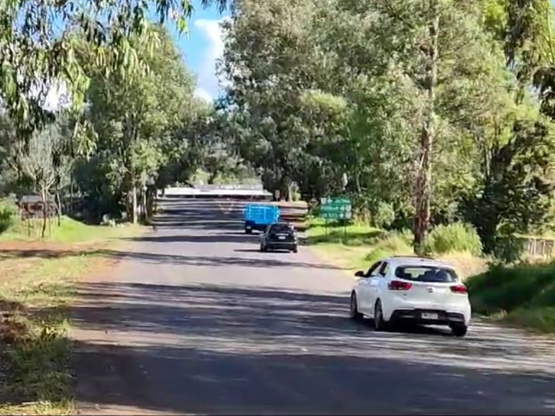 Anuncian rehabilitación de la carretera Tocumbo - Cotija, puente Jaripo