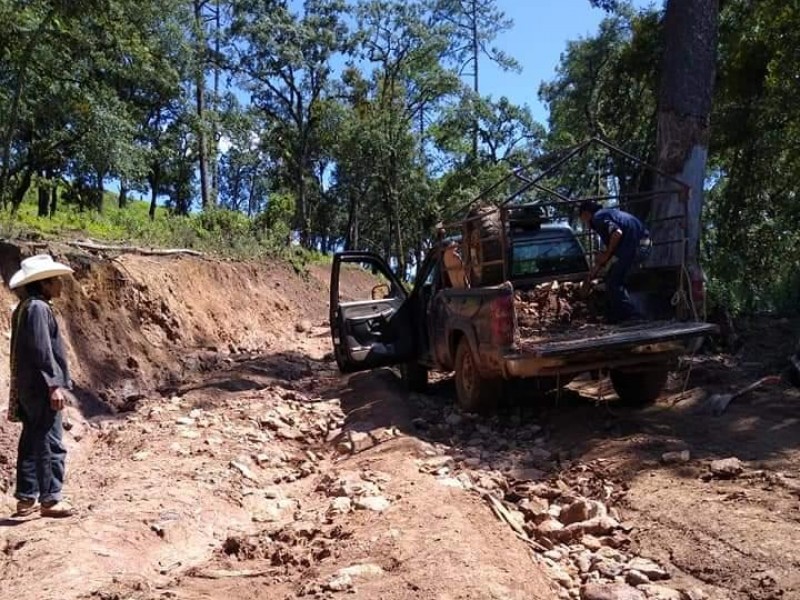 Anuncian reparación de tramos carreteros en la sierra Del Nayar