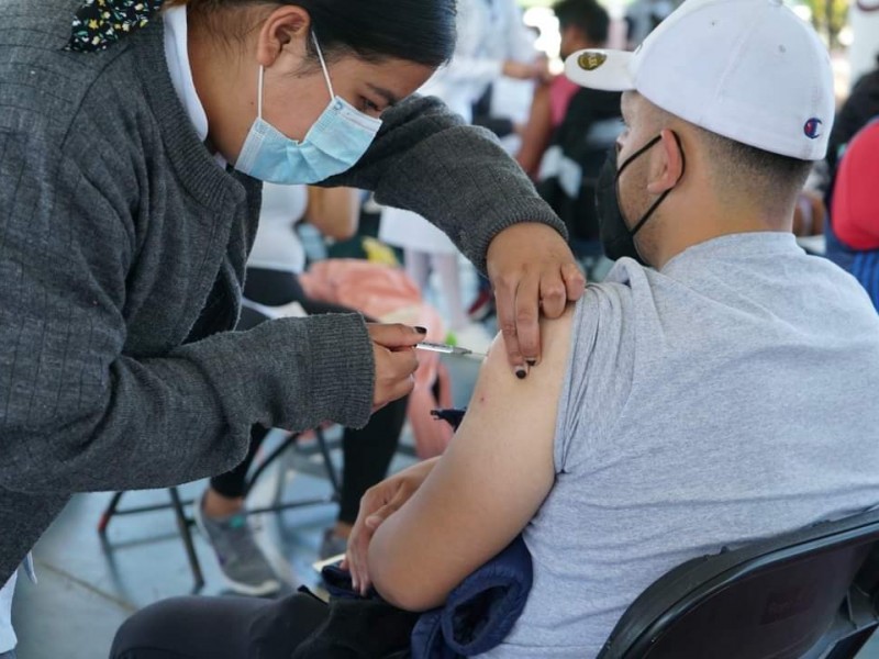 Anuncian vacunación anticovid para menores en Michoacán