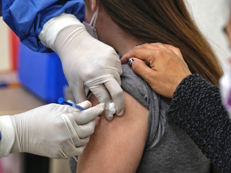 Anuncian vacunación contra COVID-19 en 72 municipios de Michoacán
