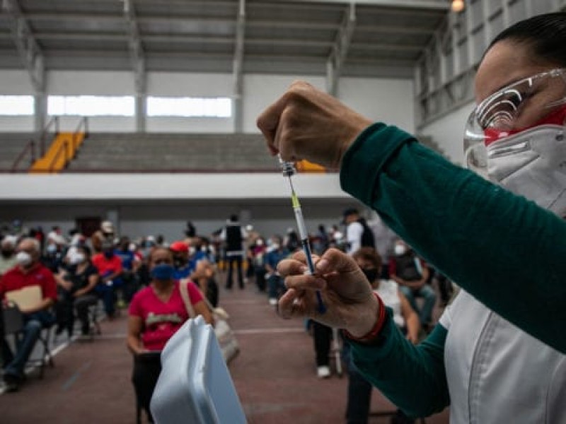 Anuncian vacunación contra Covid-19 para docentes de Oaxaca