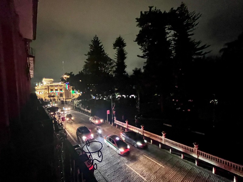Apagón afecta a comercios y oficinas del centro de Xalapa