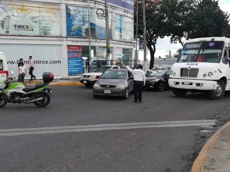Apagón provoca conflicto vial en Lázaro Cárdenas